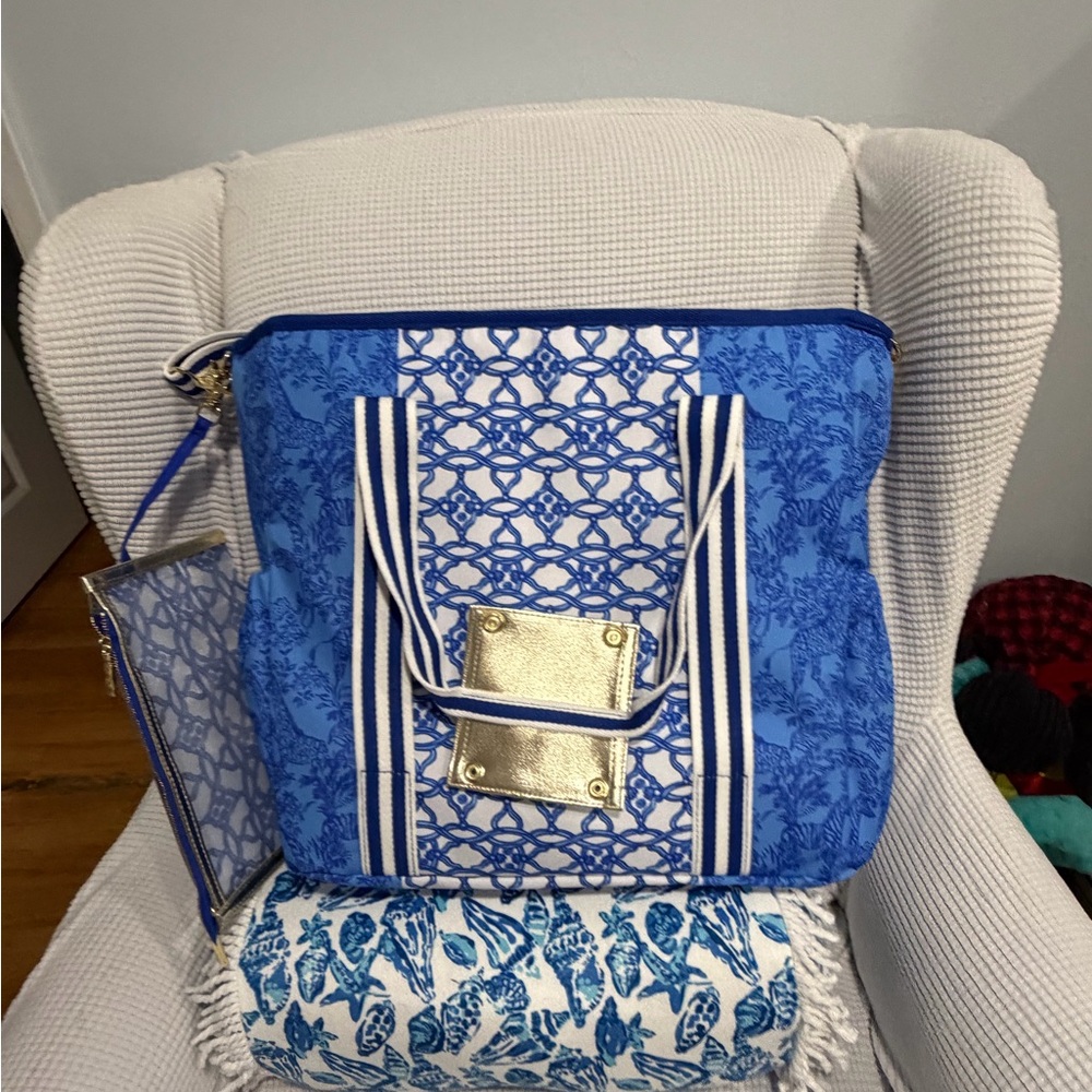 Lilly Pulitzer Blue Patterned cooler Tote with Striped Handles Pouch NWT Summer - Picture 4 of 8